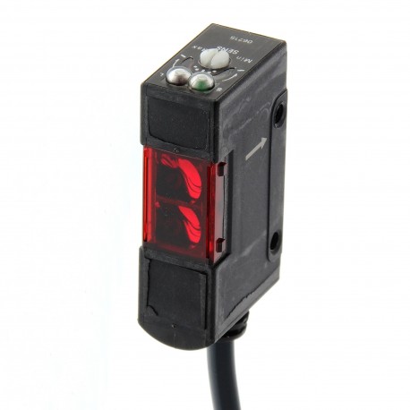 OMRON E3S-AT81-D E3S-AT81-D E3S 3082M E3SAT81D OMRON Plastic cc 3h Barrier 7m vertic ms. PNP Receiver